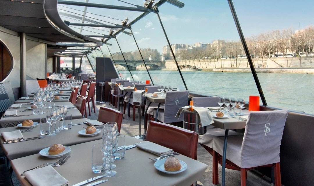 Almoço Cruzeiro em Paris: Guia e Reserva das Melhores Refeições no Sena