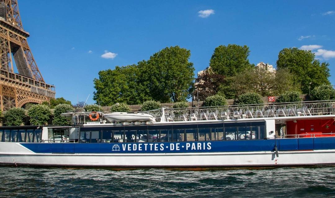 Vedettes de Paris رحلة نهرية موجهة وأمسية على نهر السين في باريس