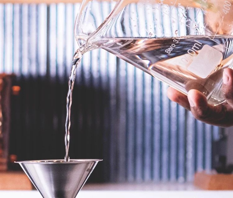 معمل تقطير شجرة سيك: ورش عمل الإبداع والتذوق في قلب باريس