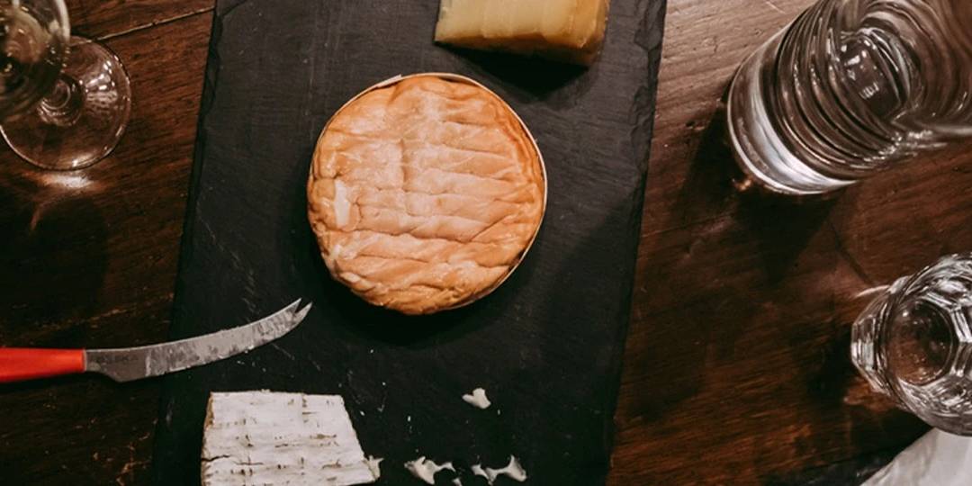 Parole di Fromaggi: Atelier di Degustazione e Caseologia a Parigi