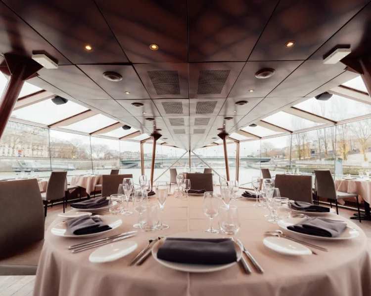 National Day Dinner Cruise aboard Bateaux Mouches, photo 2