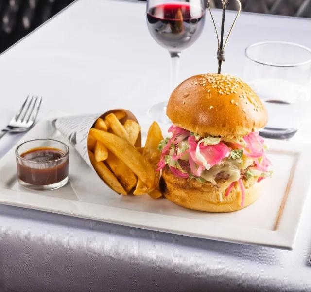 Lunch bij Bistro Parisien aan de voet van de Eiffeltoren, photo 2